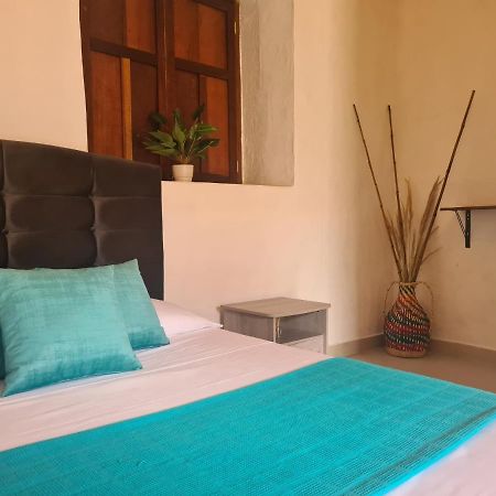 Hotel Alcazar Real Utica Εξωτερικό φωτογραφία